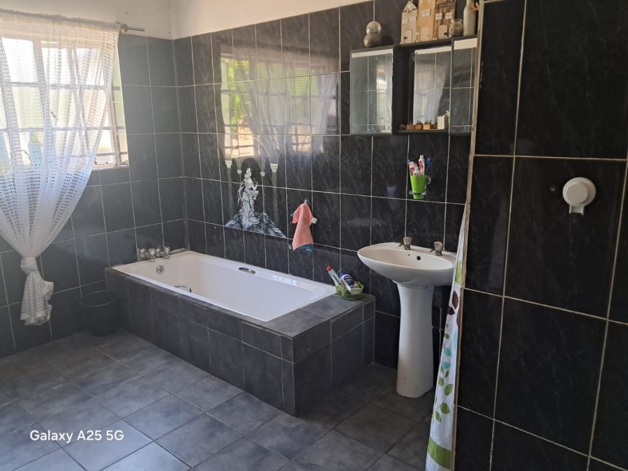 3 Bedroom Property for Sale in Oos Einde North West